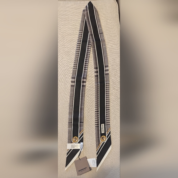 Burberry Skinny Silk Scarf - Archive Belt & Check pattern - Picture 3 of 6